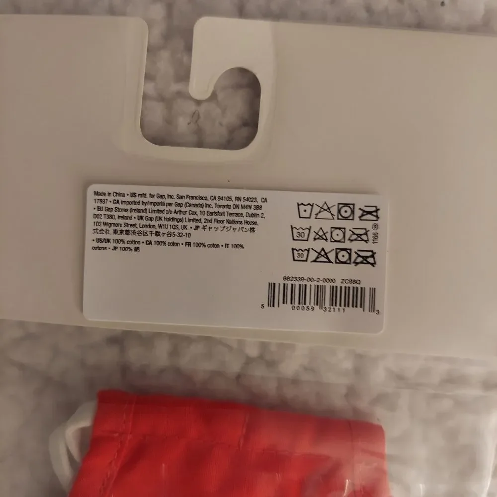 GAP Adult Contour Mask with Filter Pocket (3-Pack)
